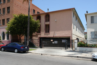 734 S Catalina St in Los Angeles, CA - Foto de edificio - Building Photo