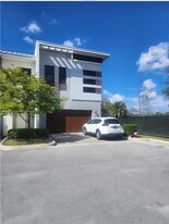 929 NW 45th Terrace in Plantation, FL - Building Photo