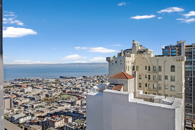 999 Green St in San Francisco, CA - Foto de edificio - Building Photo