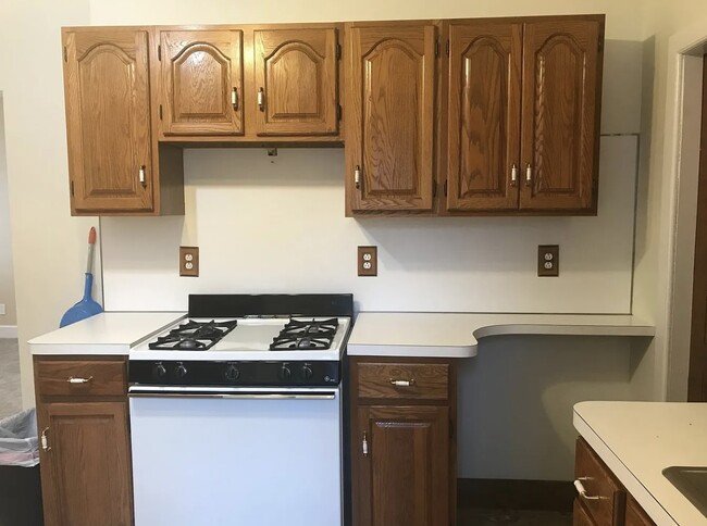 226 Prospect St, Unit 1st Floor in Bristol, CT - Building Photo - Building Photo