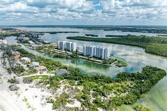 9397 Midnight Pass Rd in Sarasota, FL - Building Photo - Building Photo