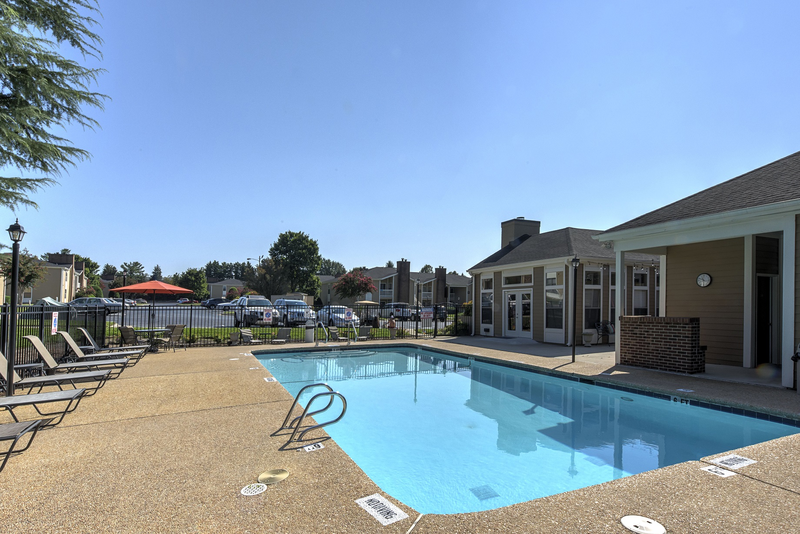 Fox Hollow Apartment Homes in High Point, NC - Foto de edificio