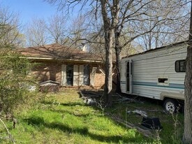 207 Co Rd 1739 in Yantis, TX - Building Photo