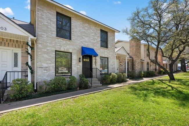 7201 Chimney Corners