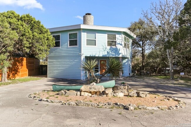 1433 Riviera Dr, Unit 5201-2D in Canyon Lake, TX - Building Photo - Building Photo