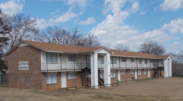 Gables Manor in Daingerfield, TX - Building Photo