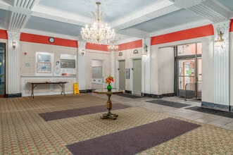 Lake Shore Towers in Lakewood, OH - Foto de edificio - Lobby