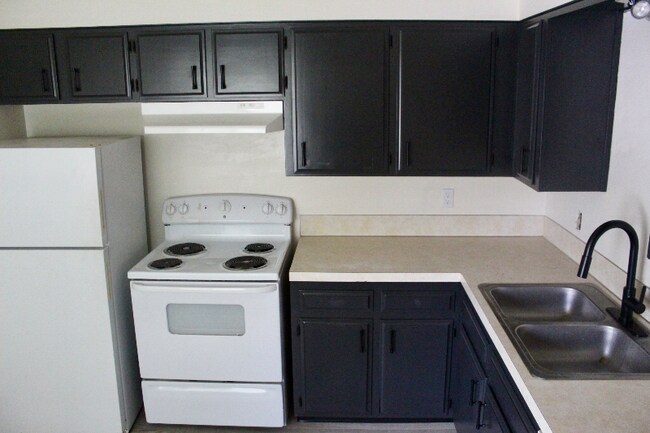 297 Main St W-Unit -Apt 4 in Monmouth, OR - Building Photo - Building Photo