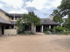 5214 Little Creek Trail in Spicewood, TX - Building Photo