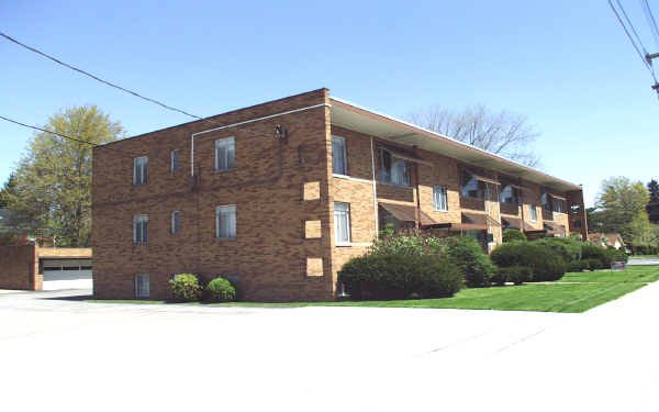 18970 Lorain Rd in Fairview Park, OH - Building Photo