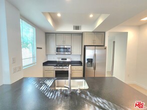 1149 1/2 Fedora St in Los Angeles, CA - Building Photo - Building Photo