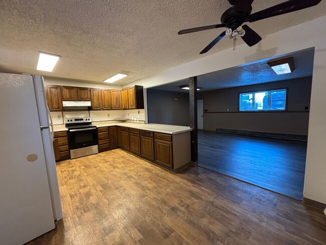 825 Andrew St-Unit -#B in Fairbanks, AK - Building Photo - Building Photo