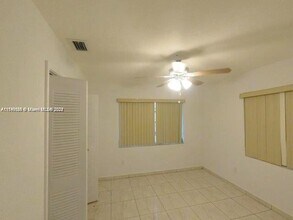 3062 NW 60th St in Miami, FL - Building Photo - Building Photo