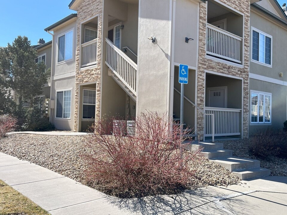 10075 E Carolina Pl in Denver, CO - Building Photo
