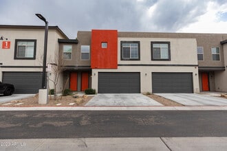 2950 N 38th St in Phoenix, AZ - Foto de edificio - Building Photo