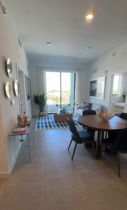 1911 Taylor St, Unit B32 in Hollywood, FL - Foto de edificio
