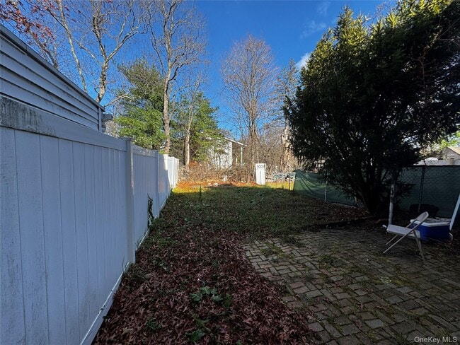 8 Whitman Ct in Middletown, NY - Building Photo - Building Photo