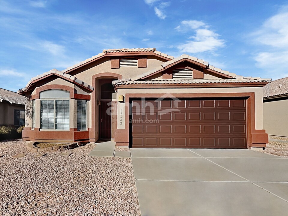 15642 N Naegel Dr in Surprise, AZ - Building Photo