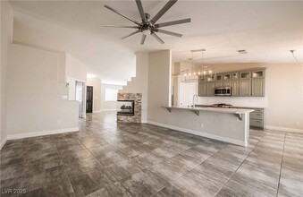 6324 Hill Haven Ave in Las Vegas, NV - Building Photo - Building Photo