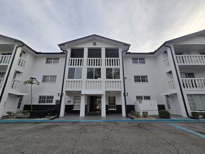 3704 Broadway in Ft. Myers, FL - Foto de edificio