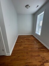 4240 W Gladys Ave-Unit -2 in Chicago, IL - Building Photo - Building Photo