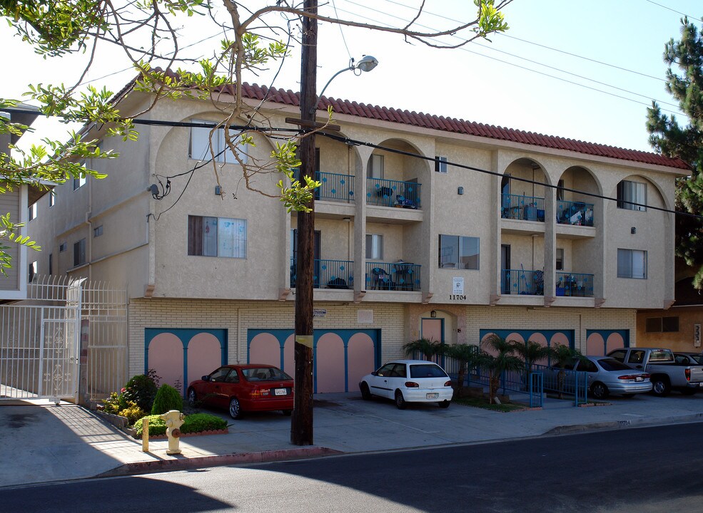 11704 Truro Ave Apartments in Hawthorne, CA - Building Photo