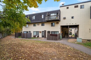 7268 72nd Ln N in Brooklyn Park, MN - Building Photo