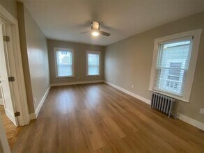 67 Newbern Ave, Unit 2 in Medford, MA - Foto de edificio - Building Photo