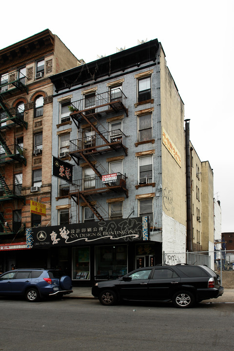 93 Henry St in New York, NY - Building Photo