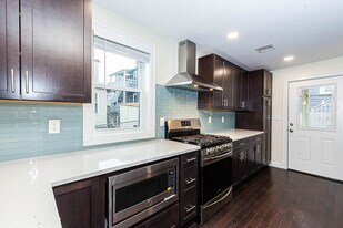 28 Albion St, Unit 1 in Medford, MA - Building Photo