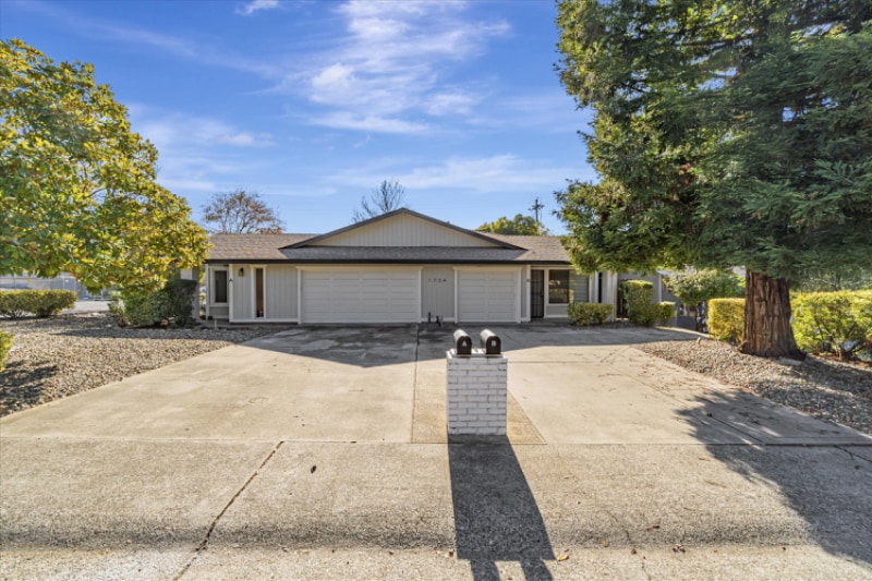 1734 Kent St-Unit -B in Roseville, CA - Building Photo