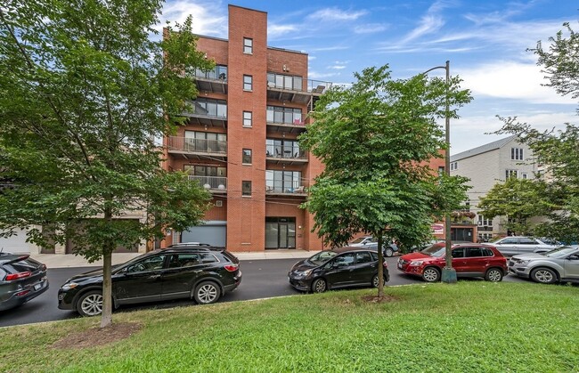 property at 1926 N Lincoln Park W