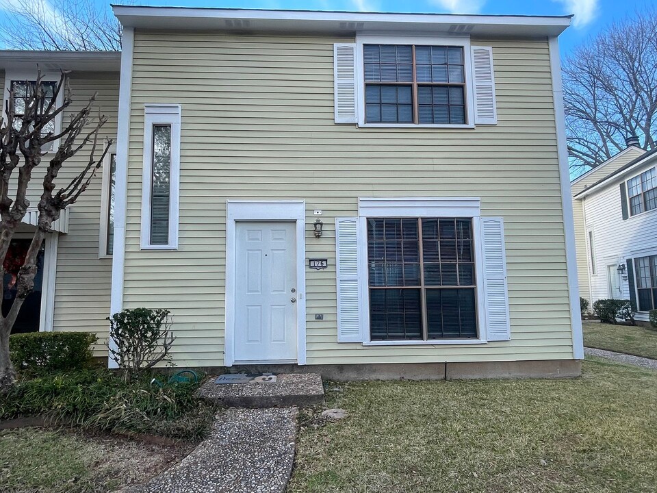 176 Settlers Bend in Shreveport, LA - Building Photo