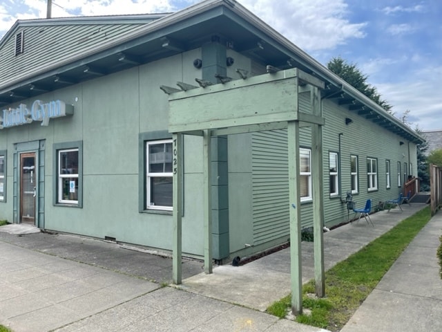 7025 California Ave SW in Seattle, WA - Building Photo