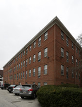 One Montgomery Avenue Apartments in Bala Cynwyd, PA - Foto de edificio - Building Photo