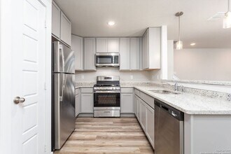 408 Abigail Aly in San Antonio, TX - Building Photo - Building Photo