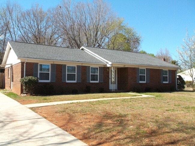 6525 Harrisburg Rd in Charlotte, NC - Building Photo - Building Photo
