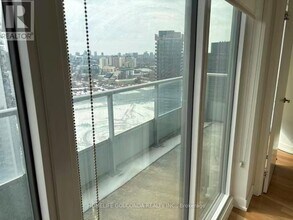 117 McMahon Dr in Toronto, ON - Building Photo - Building Photo