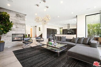 853 N Kilkea Dr in Los Angeles, CA - Building Photo - Building Photo