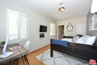 16 Clubhouse Ave-Unit -16 in Los Angeles, CA - Building Photo - Building Photo