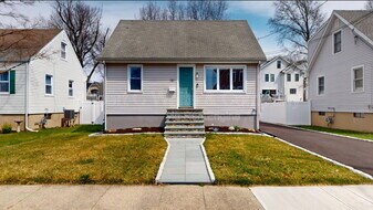 161 Mona Terrace in Fairfield, CT - Building Photo