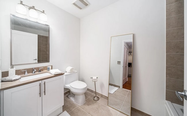 209 8th St, Unit 7F in Jersey City, NJ - Building Photo - Building Photo