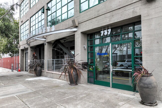 737 2nd St in Oakland, CA - Building Photo - Building Photo
