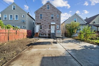 9503 Mitchell St-Unit -2 - V 10/4/23 in Hamtramck, MI - Building Photo - Building Photo