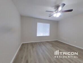 13261 W Paradise Ln in Surprise, AZ - Building Photo - Building Photo