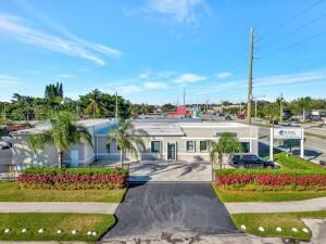 3379 S Military Trl in Greenacres, FL - Building Photo