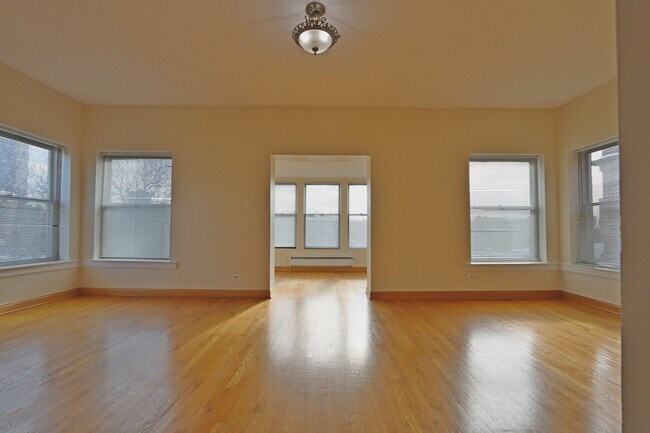 918 W Buena Ave, Unit Apt 3 in Chicago, IL - Foto de edificio - Building Photo