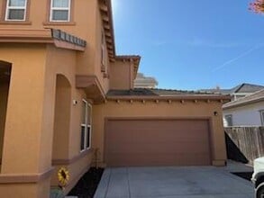 9401 Vintner Cir in Patterson, CA - Building Photo - Building Photo