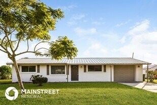 2621 10th St in Englewood, FL - Building Photo