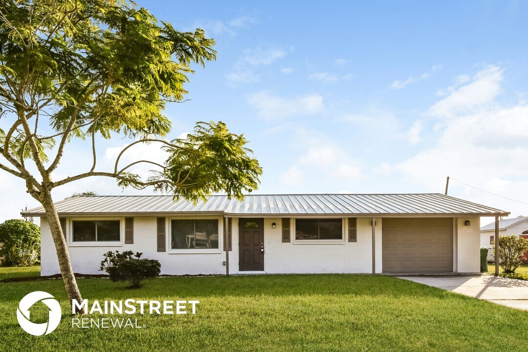 2621 10th St in Englewood, FL - Foto de edificio